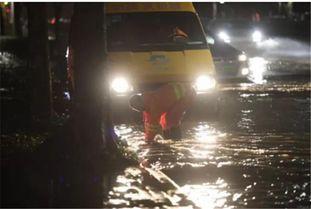 深圳新暴雨爆料视频,视频记录城市抗洪瞬间  第3张